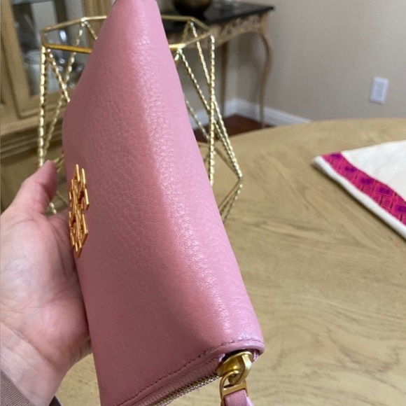 Tory Burch Britten Continental Zip Wallet In Pink
Magnolia - Picture 5 of 10